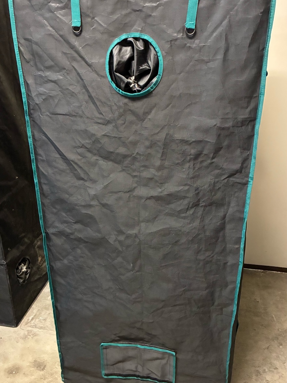 Hydroponic Indoor Garden Grow Tent - Mars Hydro 70x70x160cm ((Reflective Mylar) - Picture 12 of 14